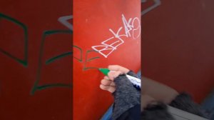 тэгинг на улице ПЕРВЫЙ РАЗ ЗДЕЛАЛ ТЭГ БАЛОНЧИКАМ НА УЛИЦЕ!