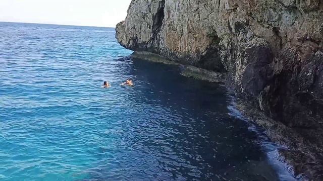 №23 ГРОТ НА МЫСЕ «КАВО ГРЕКО» МОЛОДАЯ ПАРА ПРЫГНУЛА СО СКАЛЫ В ВОДУ - КИПР АЙЯ-НАПА смотреть онлайн