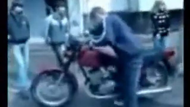 Eto nado videt', rebyat! Gopniki na motocikle смотреть онлайн
