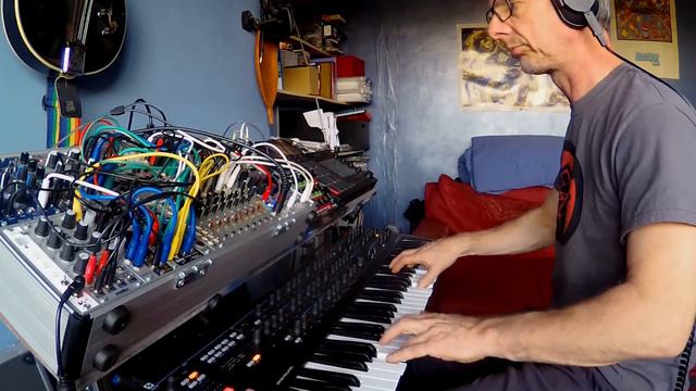 Funky Jam on my new Novation Summit, plus beats on Akai MPC Live and bass on Moog Minitaur смотреть онлайн