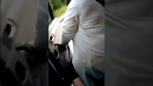 ПАССАЖИРКА ТАКСИ готова ВЫПРЫГНУТЬ на ХОДУ , ЧТОБЫ НЕ ПЛАТИТЬ ЗА ПРОЕЗД смотреть онлайн