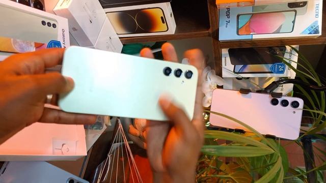 SAMSUNG A14 unboxing let's find out what's in the box.... смотреть онлайн