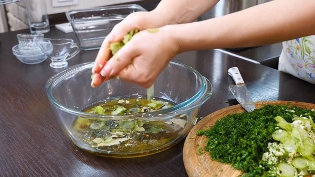 ОБАЛДЕННАЯ Закуска МАРИНОВАННЫЕ ШАМПИНЬОНЫ в очень вкусном маринаде | Pickled Champignons смотреть онлайн