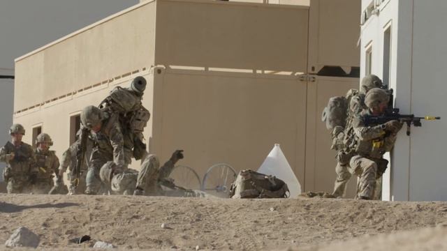 Royal Marine Commandos ?| COMMANDO-WAVE смотреть онлайн