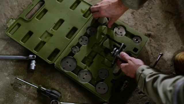 Инструмент для обслуживания тормозной системы "Дело Техники" (серия 820). смотреть онлайн