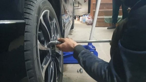 ОБСЛУЖИВАНИЕ РОБОТА HONDA SHUTTLE 2016 год ТАК ЖЕ В ГОСТЯХ ДВА ИНТЕРЕСНЫХ ГИБРИДНЫХ АВТО .