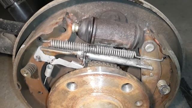 Frein à tambour Arrière Gauche - Renault Espace 3 de 1999 смотреть онлайн