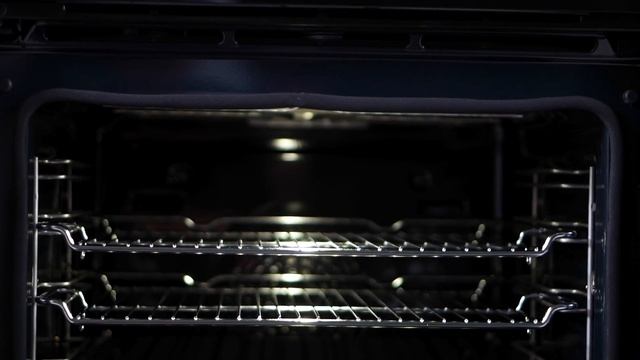 Product Review: Bosch Series 8 60cm Built-in Black Oven with added Steam Function HRG978NB1A смотреть онлайн