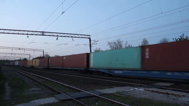 Электровоз ВЛ80Т-970 c грузовым поездом смотреть онлайн