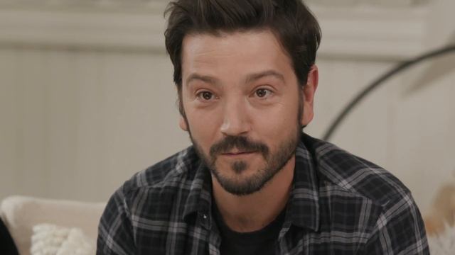 'Wander Darkly' Stars Diego Luna & Sienna Miller Explain The Dark, Time-Bending Romance смотреть онлайн