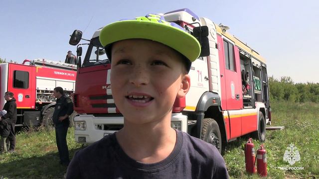 Радостные эмоции и важные знания получили ребята на празднике «Юный пожарный» смотреть онлайн