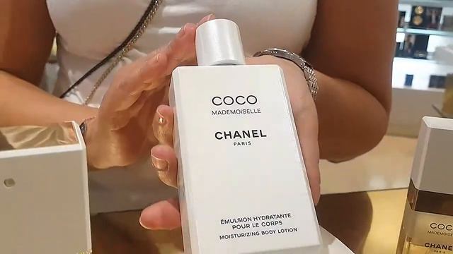 Coco Mademoiselle EDP Intense de Chanel présentée dans les parfumeries Point M смотреть онлайн