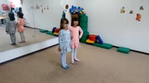 песенка  - Вышла курочка гулять