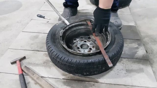 Как разбортировать колесо автомобиля своими руками / Спор на шашлык / Ручка КПП СССР смотреть онлайн