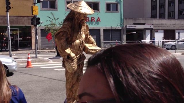 Предсказатель судьбы на площади Либердади в Сан-Паулу