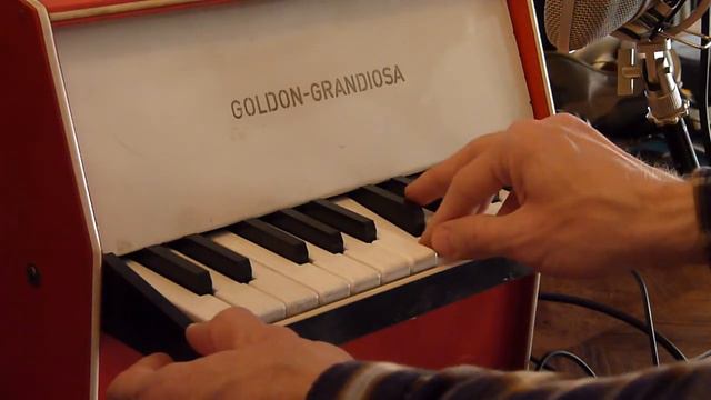 goldon-grandiosa toy piano смотреть онлайн