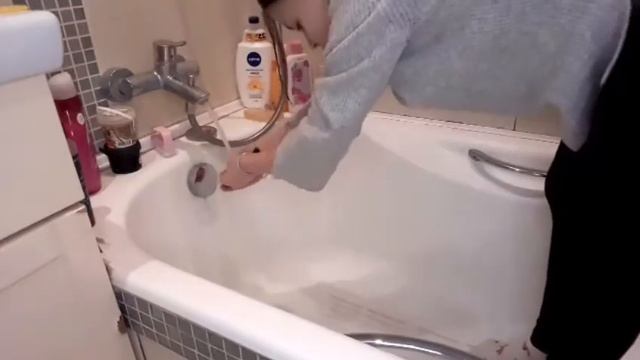 Покрасила пряди в розовый гуашью! Прикольно??