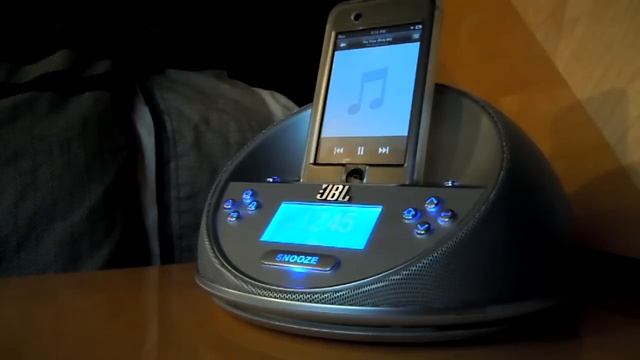 JBL On time micro in the bedroom as an ipod alarm clock смотреть онлайн