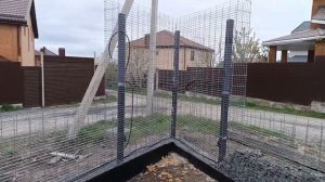 Строим забор из габионов.