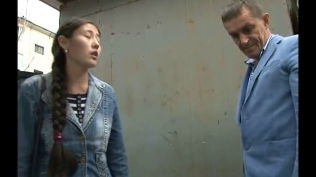 Пенсионерка из Уральска провалилась в открытый люк смотреть онлайн