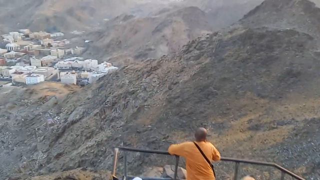 пещера, где наш пророк укрылся от многобожников вместе с Абубакром Сиддиком смотреть онлайн