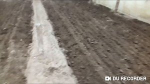 Осенняя вспашка малой теплицы в развал мотоблоком Беларус 2019.