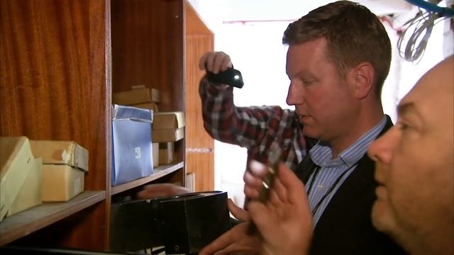 Drew And Tee Find A Surprise Antique | Salvage Hunters Full Episode | Trade Off смотреть онлайн