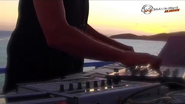 Performance with Ableton Live by DJ Kiva смотреть онлайн
