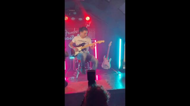 I was invited into a Fender event!!! And that's what happened... смотреть онлайн