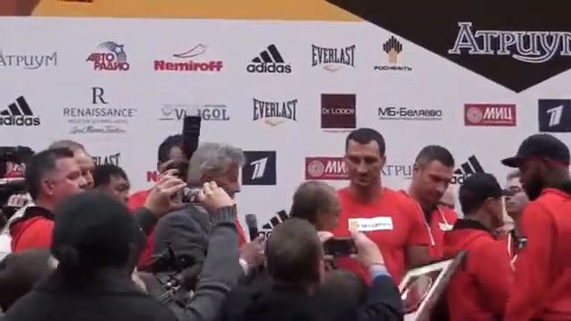 Владимир Кличко признан лучшим боксером года по версии WBO смотреть онлайн