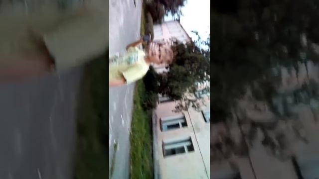 Забрались на закрытый детский садик,спалили,побег(нашли телефон){рофл} смотреть онлайн