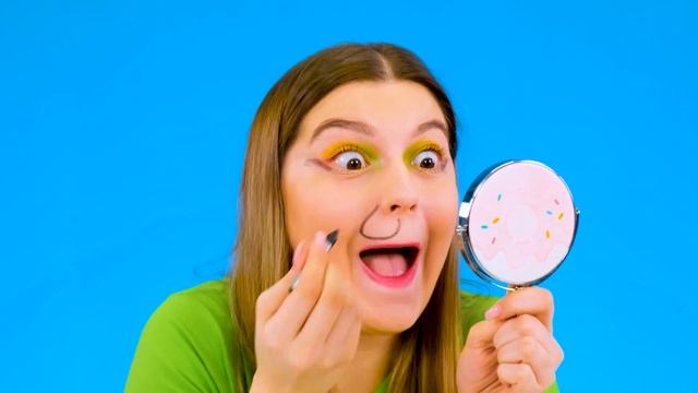 100 Layers of Color Food Challenge | Crazy Challenge by DaRaDa смотреть онлайн