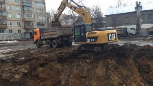 Разработка котлована экскаватором CAT в Калуге