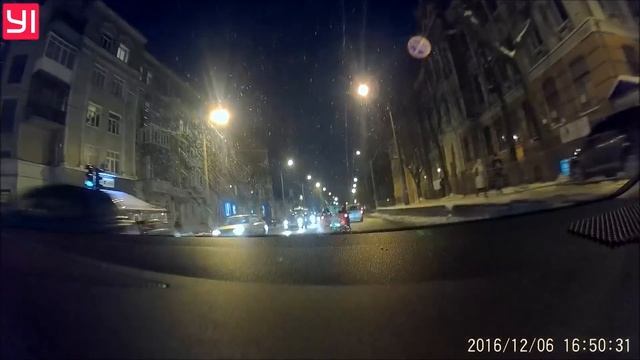 Видеорегистратор Xiaomi Yi Smart Dash Camera Car DVR 1080P WiFi (XiaoYi) - обзор и тест смотреть онлайн