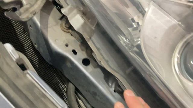 Як зняти фару Toyota Corolla Verso не знімаючи бампер/Как снять фару Тойота Версо без снятия бампер смотреть онлайн