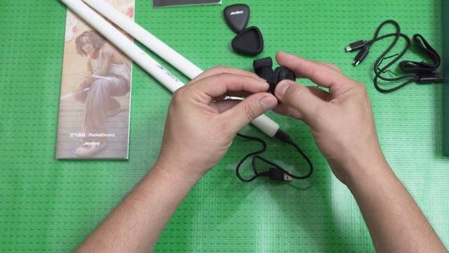 Unboxing AeroBand PocketDrum 2 Pure White Set including 2 foot sensors смотреть онлайн
