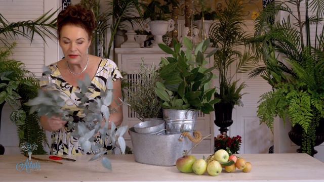 Green foliage with apples and a few flowers | Floral Design Tutorial смотреть онлайн