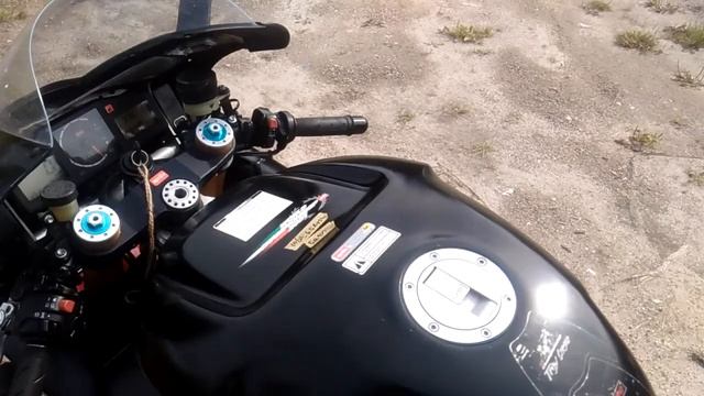 Aprilia RSV 1000 работа двигателя