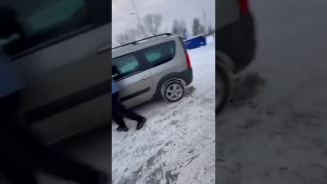 ЗИМНИЙ СЛУЧАЙ! Закончился бензин / SimonCarShop смотреть онлайн