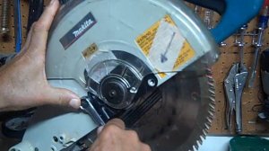 Replacing a Makita LS1040 miter saw blade