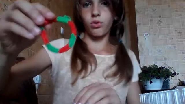 Мои поделки из резинок(первое видео)