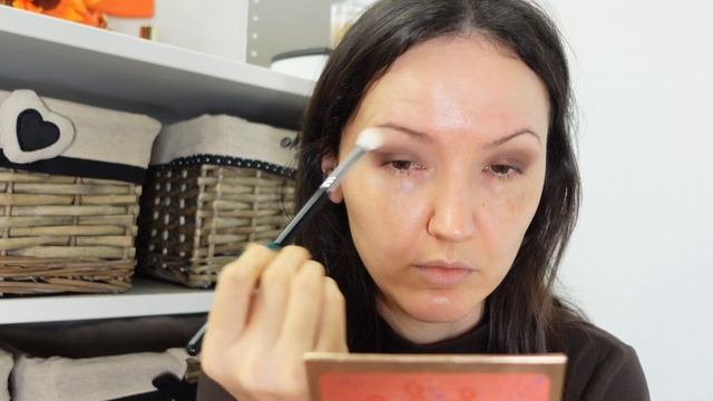 GRWM: собираюсь на работу. Шоколадный макияж с Beautybay Neutral. И макияж лица. смотреть онлайн