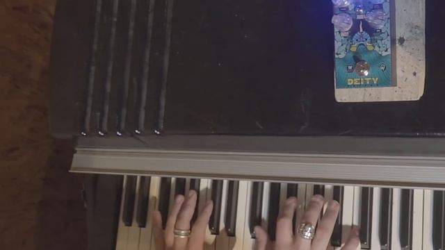Greenhouse effects Deity Reverb Pedal on a Fender Rhodes Piano смотреть онлайн
