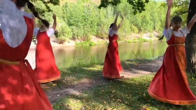 Народный ансамбль Русской песни «Волжские царевны» песня «Как Ивановы дочки» смотреть онлайн