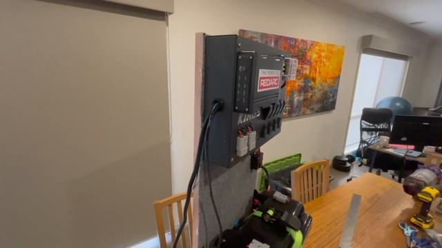 Adventure Kings 12 volt Control Box + DCDC Dual Battery setup overview смотреть онлайн