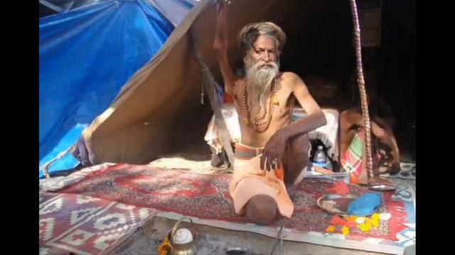 Man keeps his arm raised for 38 years смотреть онлайн