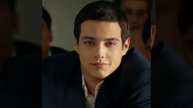 Всем нужны те, кто не станет искать замены... Мой далеко неидеальный охрипший голос. смотреть онлайн