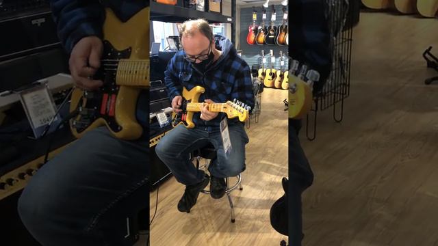 Fender FSR American Professional Stratocaster, Ash w/Maple Neck - Butterscotch Blonde смотреть онлайн
