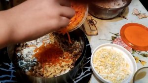 Салат с курицей, грибами, корейский морковью и сыром