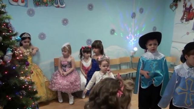 Новогодний утренник в детском саду Капитошка смотреть онлайн